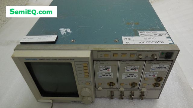 TEKTRONIX 11402A (Digitizing Oscilloscope)(SN : B0